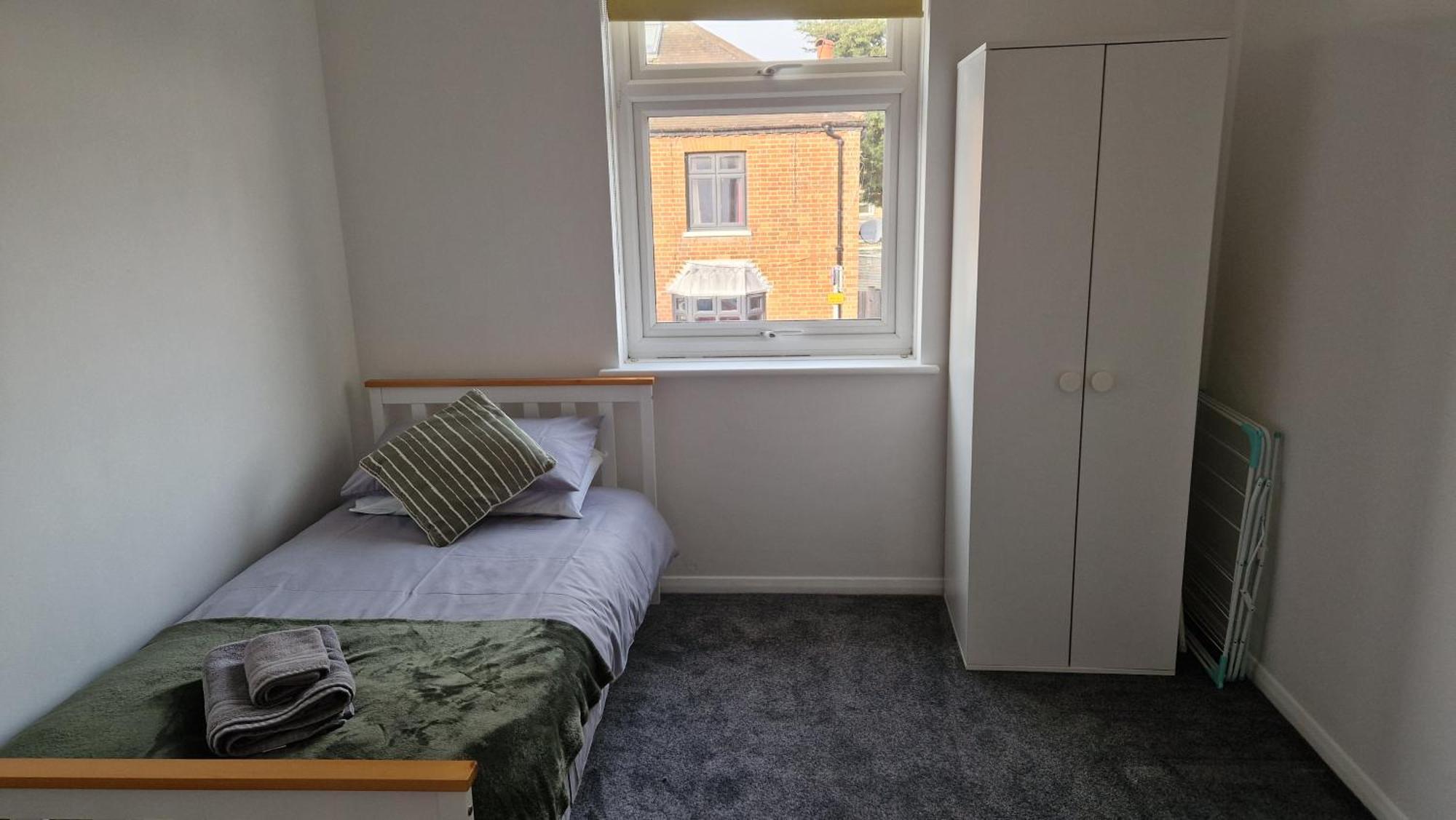 Central And Well-Equipped 2 Bed Flat In Maidenhead Exterior foto
