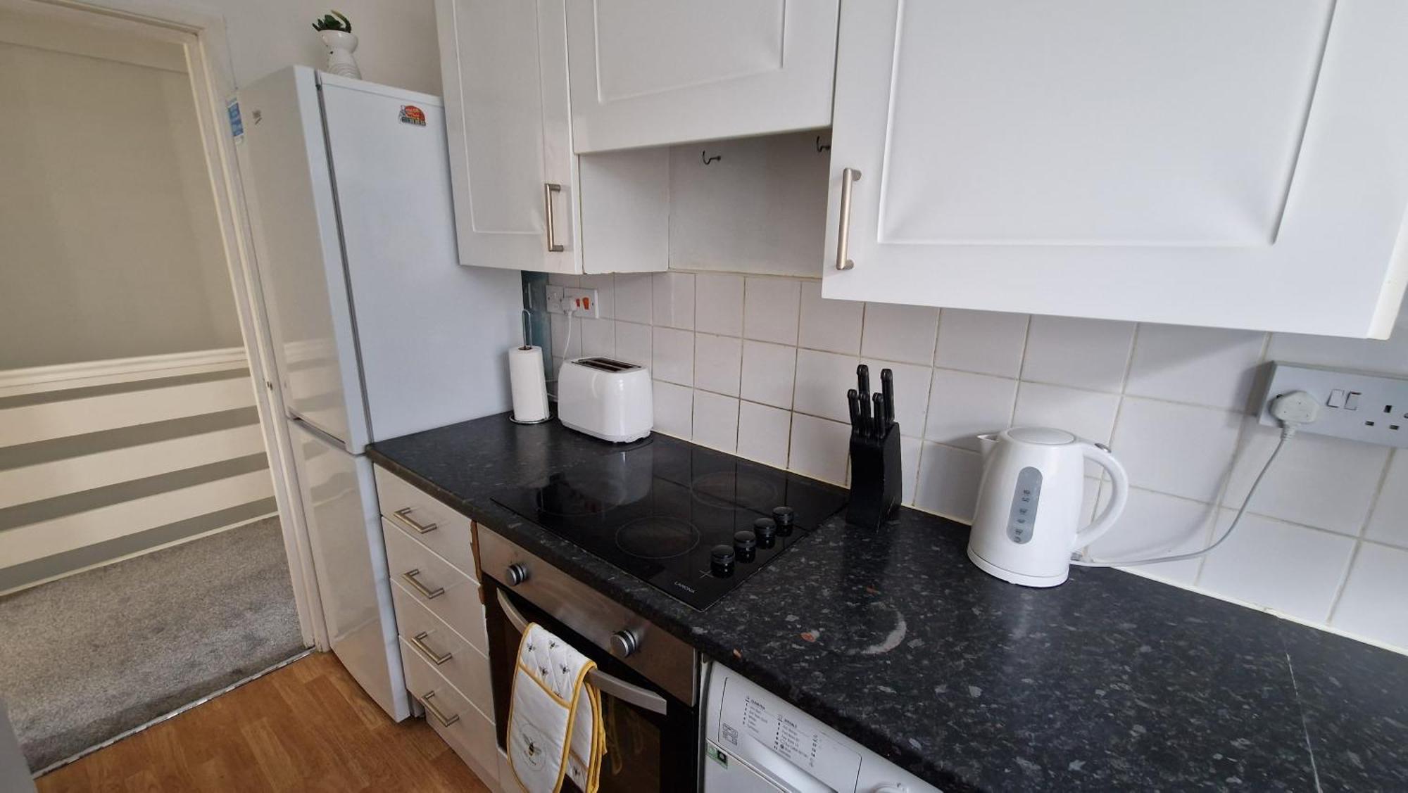 Central And Well-Equipped 2 Bed Flat In Maidenhead Exterior foto