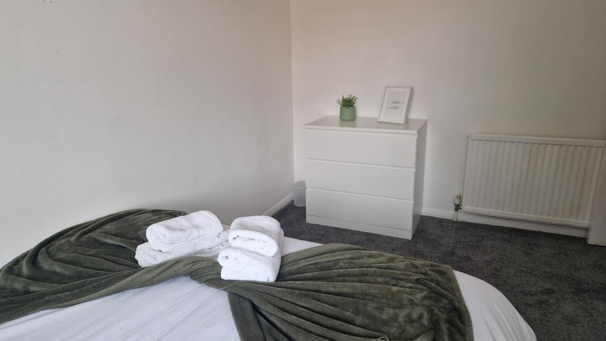 Central And Well-Equipped 2 Bed Flat In Maidenhead Exterior foto