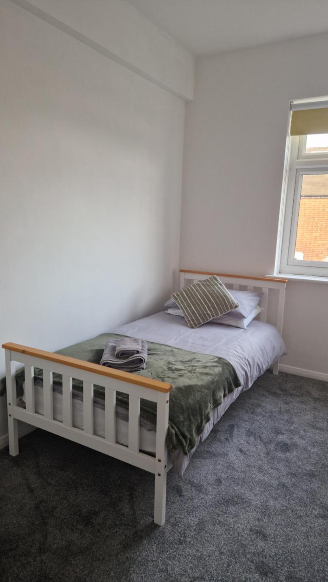 Central And Well-Equipped 2 Bed Flat In Maidenhead Exterior foto