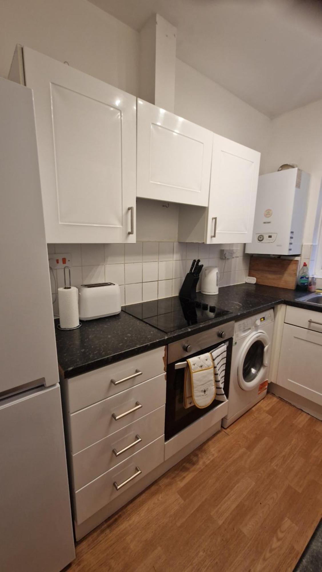 Central And Well-Equipped 2 Bed Flat In Maidenhead Exterior foto