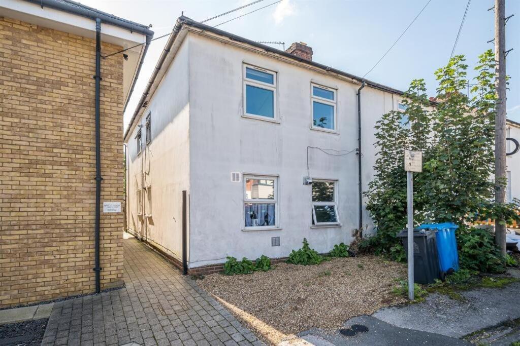 Central And Well-Equipped 2 Bed Flat In Maidenhead Exterior foto